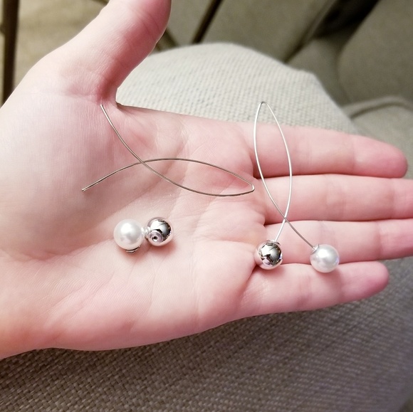 3 Earrings in 1 Gold or Silver Lightweight… - Picture 4 of 5